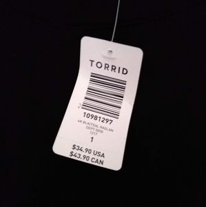 torrid Tops - Torrid Black and Teal Raglan Tee Size 1 torrid Tops - Torrid Black and Teal Raglan Tee Size 1